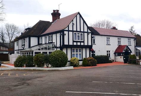 TUDOR LODGE HOTEL .